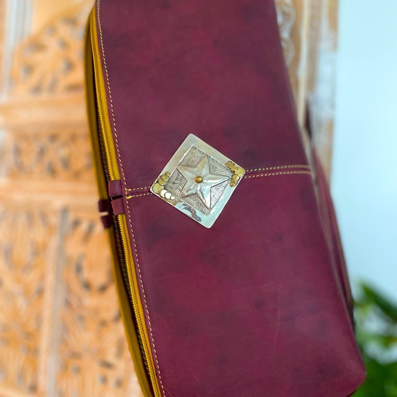 Vintage style NEW design Italian Leather Clutch - Picture 1 of 5